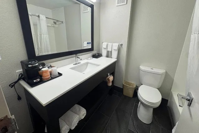 غرفة داخلية رباعية بسريرين كوين، Quality Inn Chattanooga Hamilton Place 5/7