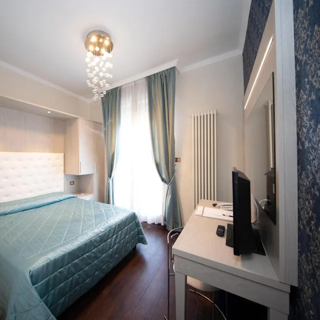 غرفة بسرير مزدوج بإطلالة على المدينة بشرفة، Hotel Re Enzo 7/10