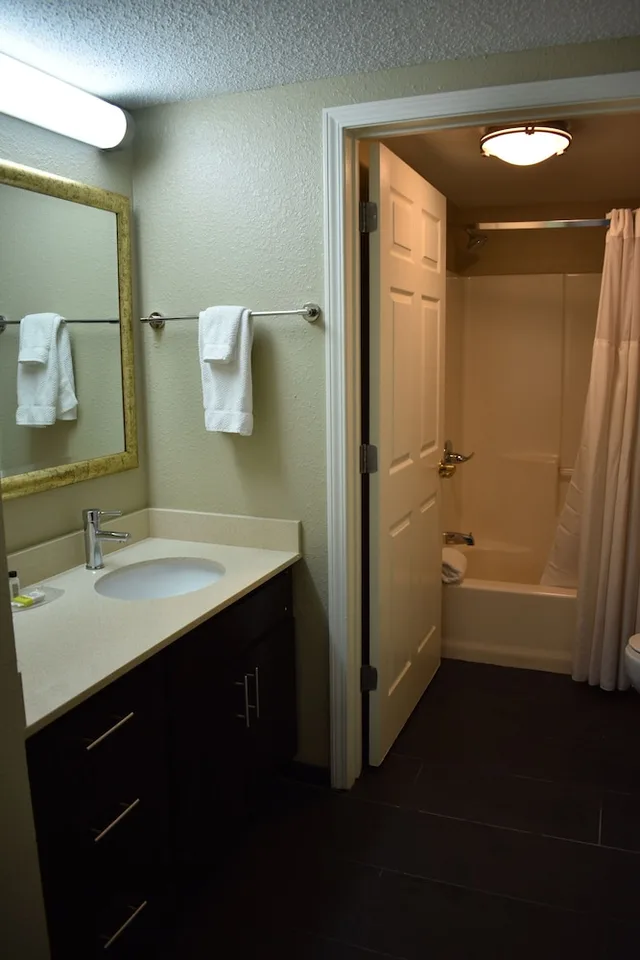 جناح بسرير كوين بغرفة نوم واحدة بمطبخ، Staybridge Suites Cranbury-South Brunswick 4/5