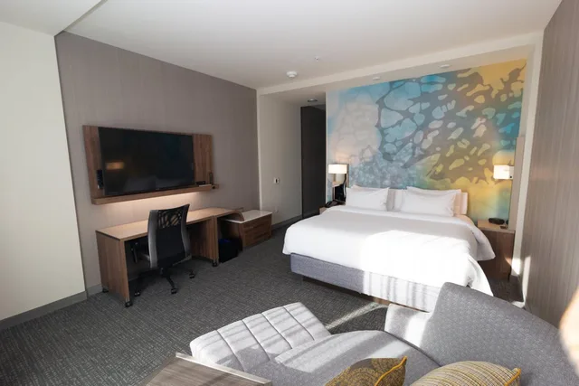 غرفة بسرير كينج مع أريكة، Courtyard by Marriott Cartersville 11/16