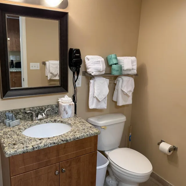 Suite, King Bed, Ocean Front, Towers at North Myrtle Beach 4/6