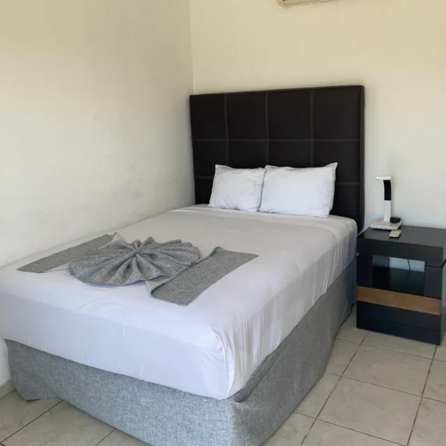 جناح تنفيذي، Container Inn 1/8