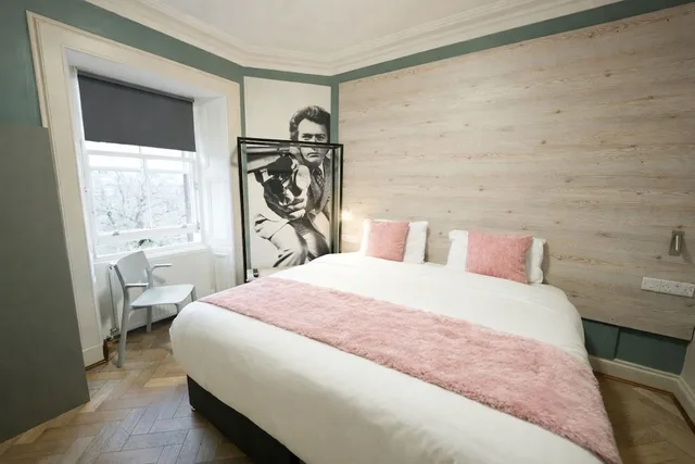 Private, Twin Beds، The West End Hotel 2/5