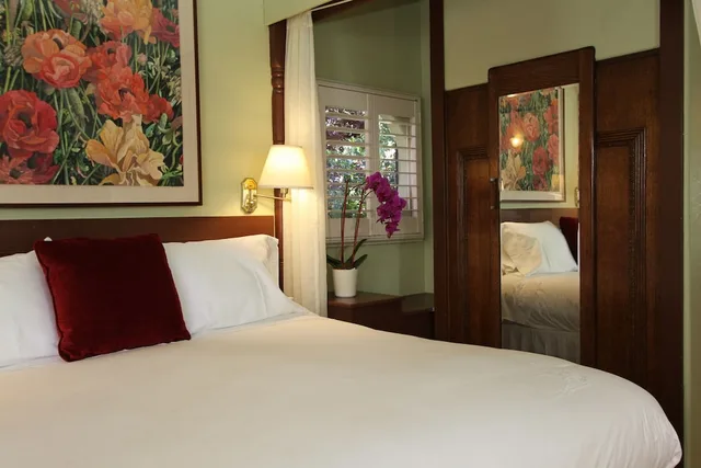 كوخ بسريرين كينج مع أريكة، Inn at Occidental 4/7