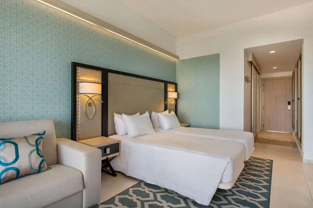 غرفة سوبيريور بسرير كوين بإطلالة على الحديقة بشرفة، Radisson Blu Resort Saidia Beach 3/8