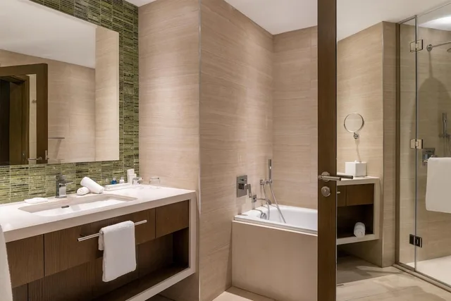 جناح بسرير كينج بغرفة نوم واحدة مع دخول الصالة، Radisson Blu Hotel Residence Nairobi Arboretum 10/10