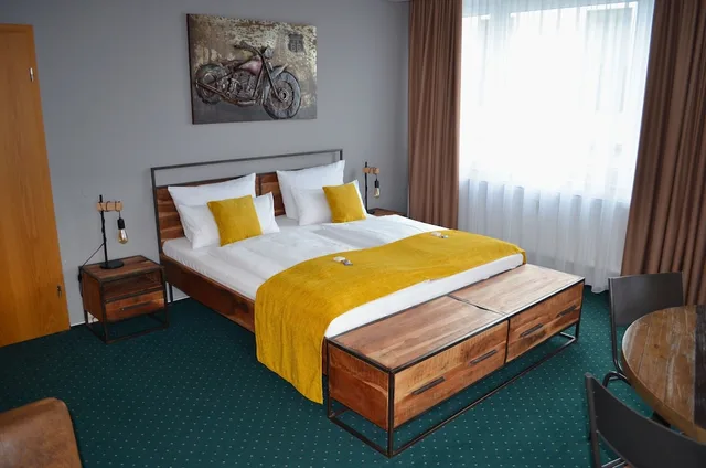 غرفة عائلية رباعية بسرير كينج مع أريكة، Hotel Am Markt 1/4