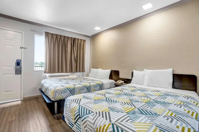 غرفة رباعية للمدخنين، Rodeway Inn Red Bluff I-5 1/5
