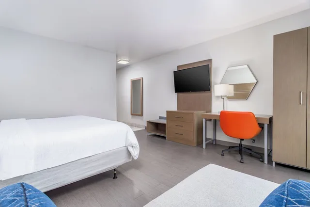 غرفة قياسية بسرير كينج لذوي الإعاقة، Holiday Inn Express & Suites Memphis Arpt Elvis Presley Blv 2/8