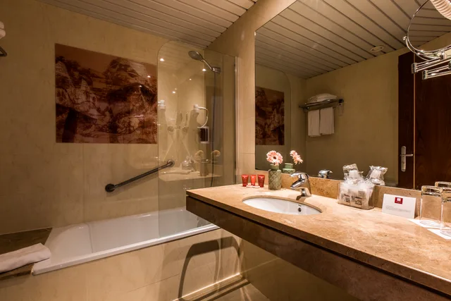 غرفة كومفورت بسرير مزدوج أو سريرين منفصلين، Leonardo Hotel Barcelona Gran Via 2/2