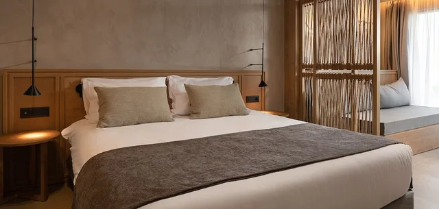 Junior Suite, Queen Bed, Pool View, Shared Pool, Sofa, Ella Helea 1/3
