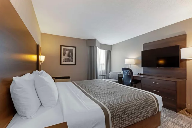Tower, King Bed, Best Western Milton 2/3
