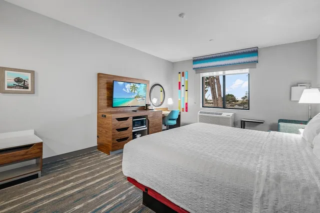 Room, King Bed, Partial View, Accessible، Hampton Inn Morro Bay 3/5