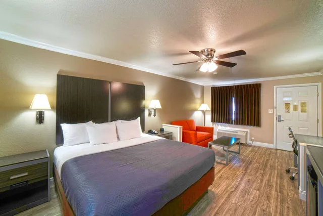 غرفة بسرير كينج، Econo Lodge Inn & Suites Corpus Christi 1/5