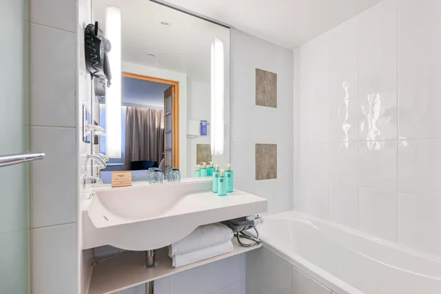 Adjoining, Double Bed، Novotel Paris Centre Bercy 7/7