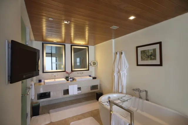 Premier, Suite, Ocean View, The Oberoi Mumbai 1/1
