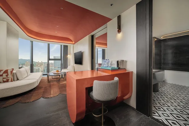 1 Bedroom, Suite, King Bed, Hotel Indigo Zhuhai Xiangzhou by IHG 7/10