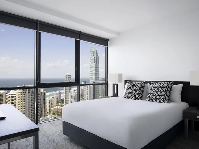 2 Bedrooms, Ocean, Spa, Apartment, Queen and Twin Beds، Mantra Circle on Cavill Surfers Paradise 2/8