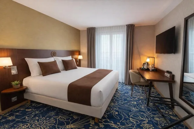 Select, Queen Bed, Street View، Hotel Le Yachtman 2/2