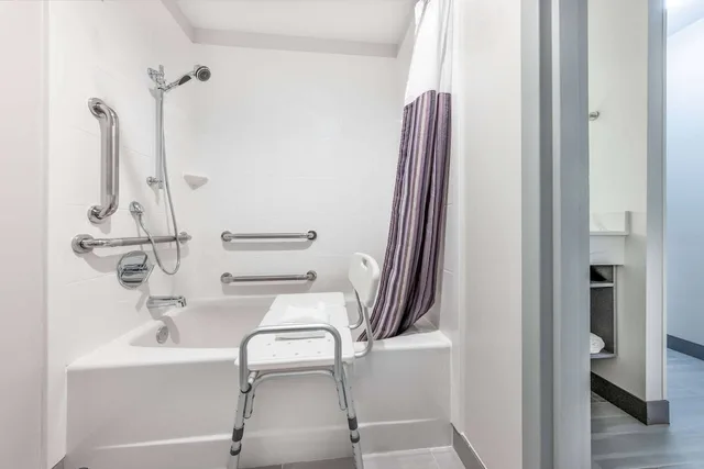 غرفة بسريرين كوين لذوي الإعاقة، La Quinta Inn Lynnwood 8/8