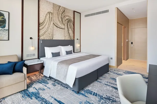 غرفة تنفيذية بسرير كينج، Novotel Dubai Gold District 4/6