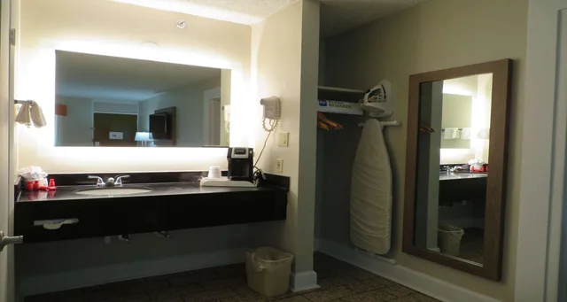 جناح، SureStay Plus Hotel by Best Western St Marys Cumberland 7/7