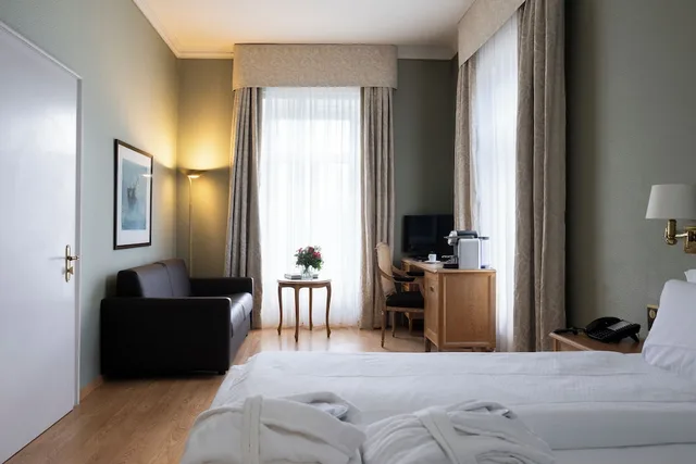 First Class, Twin Beds، Grand Hotel Beau Rivage 1/2