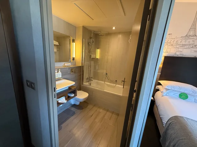 غرفة بسرير مزدوج، Holiday Inn Paris - Montmartre 6/6