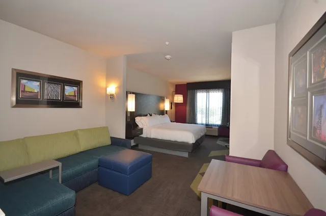 جناح بسريرين كوين، Holiday Inn Express & Suites Oklahoma City Mid - Arpt Area 3/4