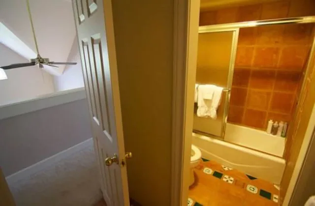 غرفة قياسية ثلاثية بسرير فردي، Davis Mountains Inn 2/2
