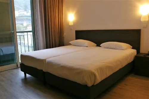 غرفة بسرير مزدوج أو سريرين منفصلين بإطلالة على الجبل، Hotel Euro Moniz 1/1