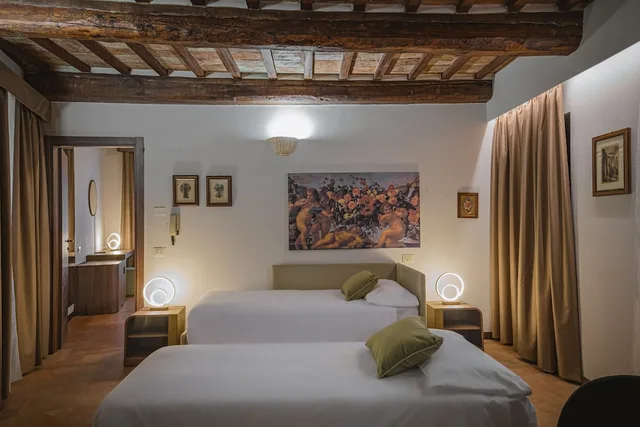غرفة رباعية بسرير مزدوج مع أريكة، Hotel Villa Montegranelli 2/10