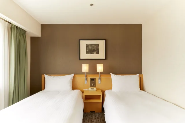 غرفة قياسية بسريرين منفصلين وثلاثة أسرّة مع سرير إضافي، Hotel Agora Osaka Moriguchi 3/4