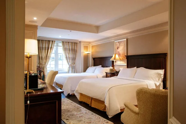 جناح جونيور، Windsor Arms Hotel 2/5