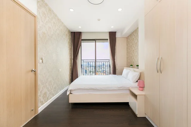 شقة بسرير كوين وسريرين كينج بـ3 غرف نوم، Spacious Saigon 8/10