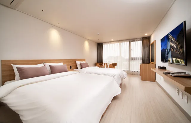 غرفة قياسية بسريرين منفصلين، Hotel Pino 1/2