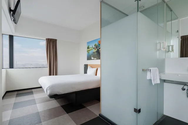 غرفة عائلية ثلاثية، easyHotel Amsterdam Zaandam 3/3