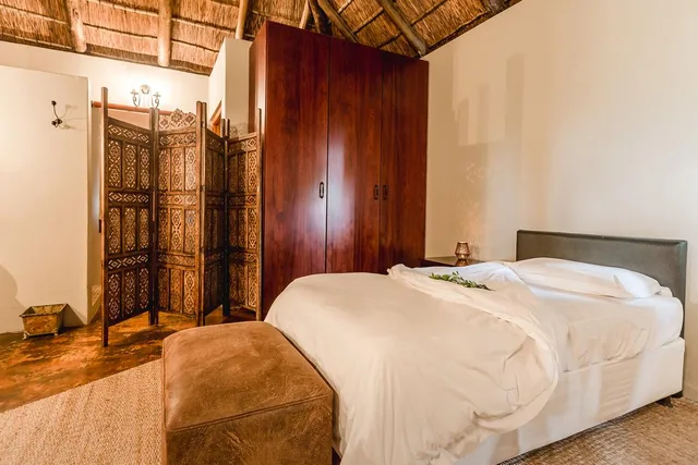 Luxury Two Bedroom Suite، Hlosi Game Lodge 1/2