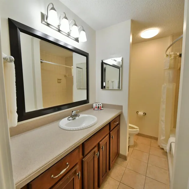 1 Bedroom, Mandarin, Suite، Ramada Hotel & Conference Center By Wyndham Jacksonville 2/3