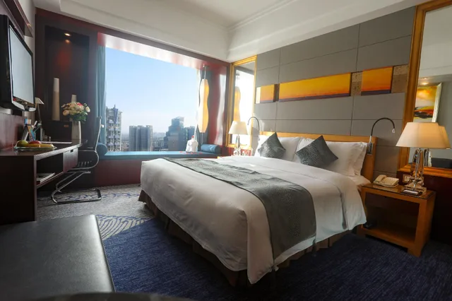 Superior, Queen Bed, Zhuhai Charming Holiday Hotel 2/3