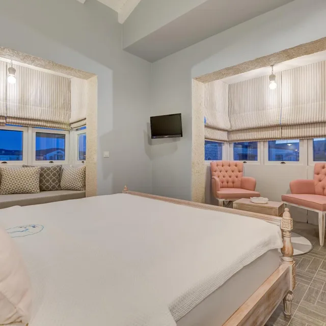 غرفة بسرير كينج بشرفة، Levin Otel 2/6