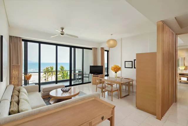 Regency, Suite, King Bed, Ocean View, Hyatt Regency Danang Resort And Spa 2/4
