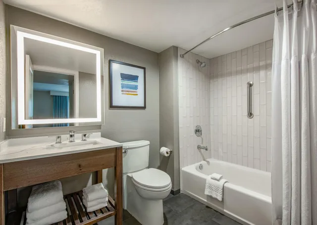 Bi Level, Loft, Suite, Queen Bed، Residence Inn Oxnard River Ridge 3/3