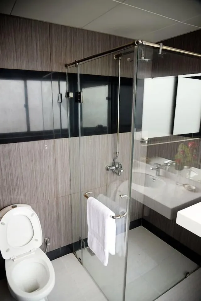 جناح ديلوكس بسرير كوين، Avari Xpress Gulberg Lahore 2/2