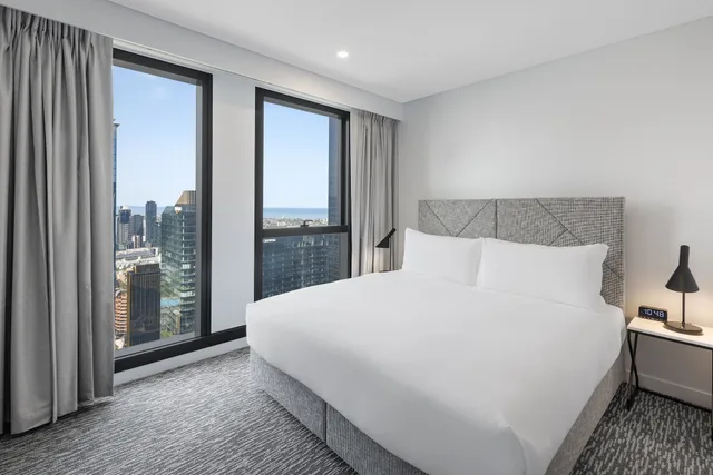 3 Bedrooms, Altitude, Suite, 3 King Beds، Meriton Suites Melbourne 2/6