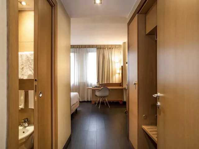 جناح جونيور بسرير مزدوج مع أريكة، Mercure Roma West 5/7