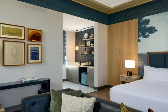 جناح ديلوكس بسرير كينج بإطلالة على النهر بغرفة نوم واحدة، Renaissance Pittsburgh Hotel 4/5