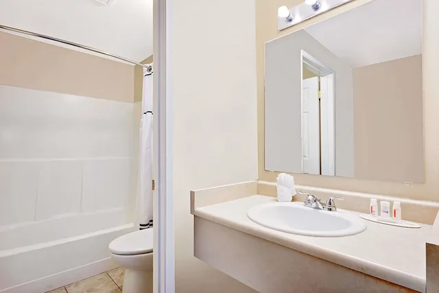 غرفة بسريرين كوين، Days Inn by Wyndham Lakewood South Tacoma 10/10