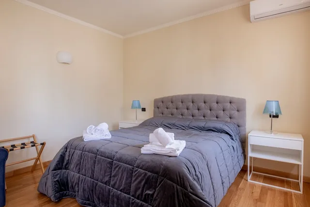 جناح جونيور بسرير كوين مع أريكة، Villa Romantica 3/6