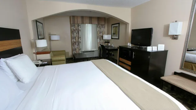غرفة بسرير كينج، Country Inn and Suites by Radisson Shelby NC 1/5